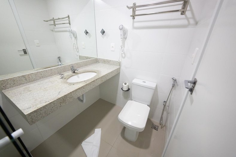 Flat 428 no centro de Cabo Frio a 700m da praia